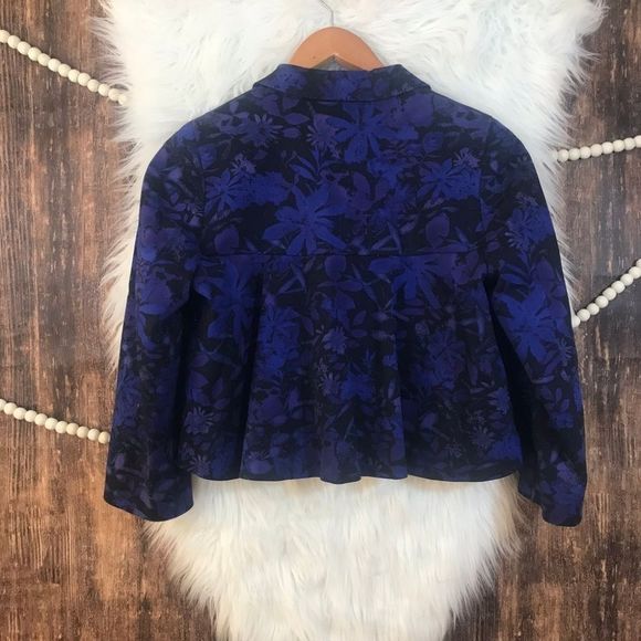 Elie Tahari | Navy & Purple Floral Cropped Blazer - Picture 6 of 6